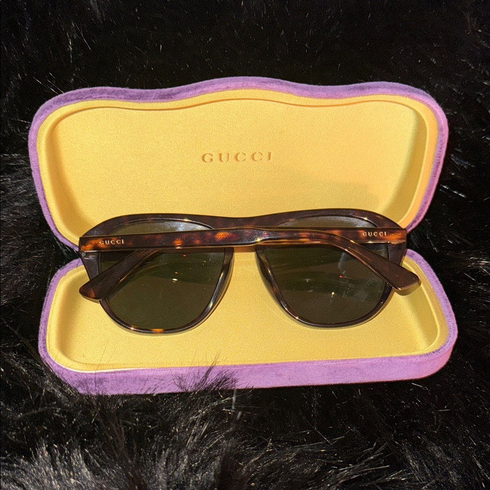 Gucci Tortoise Shell Sunglasses - Picture 2 of 2